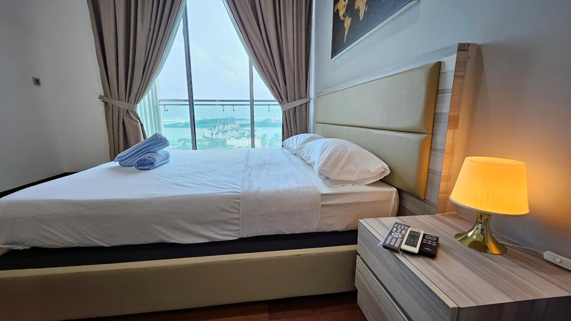 Paragon Suites Studios With Private Jacuzzi Near Ciq Rts Джохор-Бару Экстерьер фото