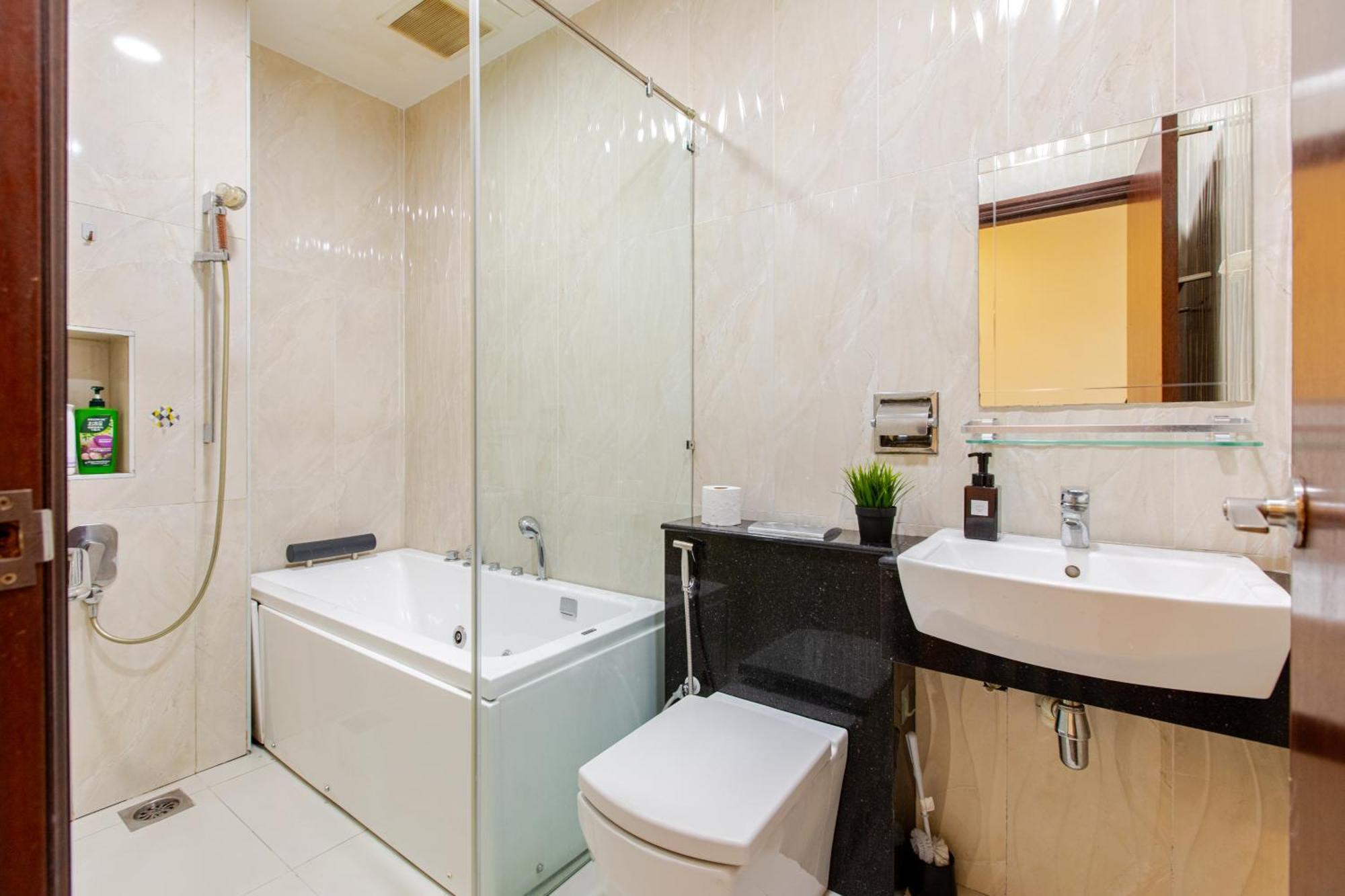 Paragon Suites Studios With Private Jacuzzi Near Ciq Rts Джохор-Бару Экстерьер фото