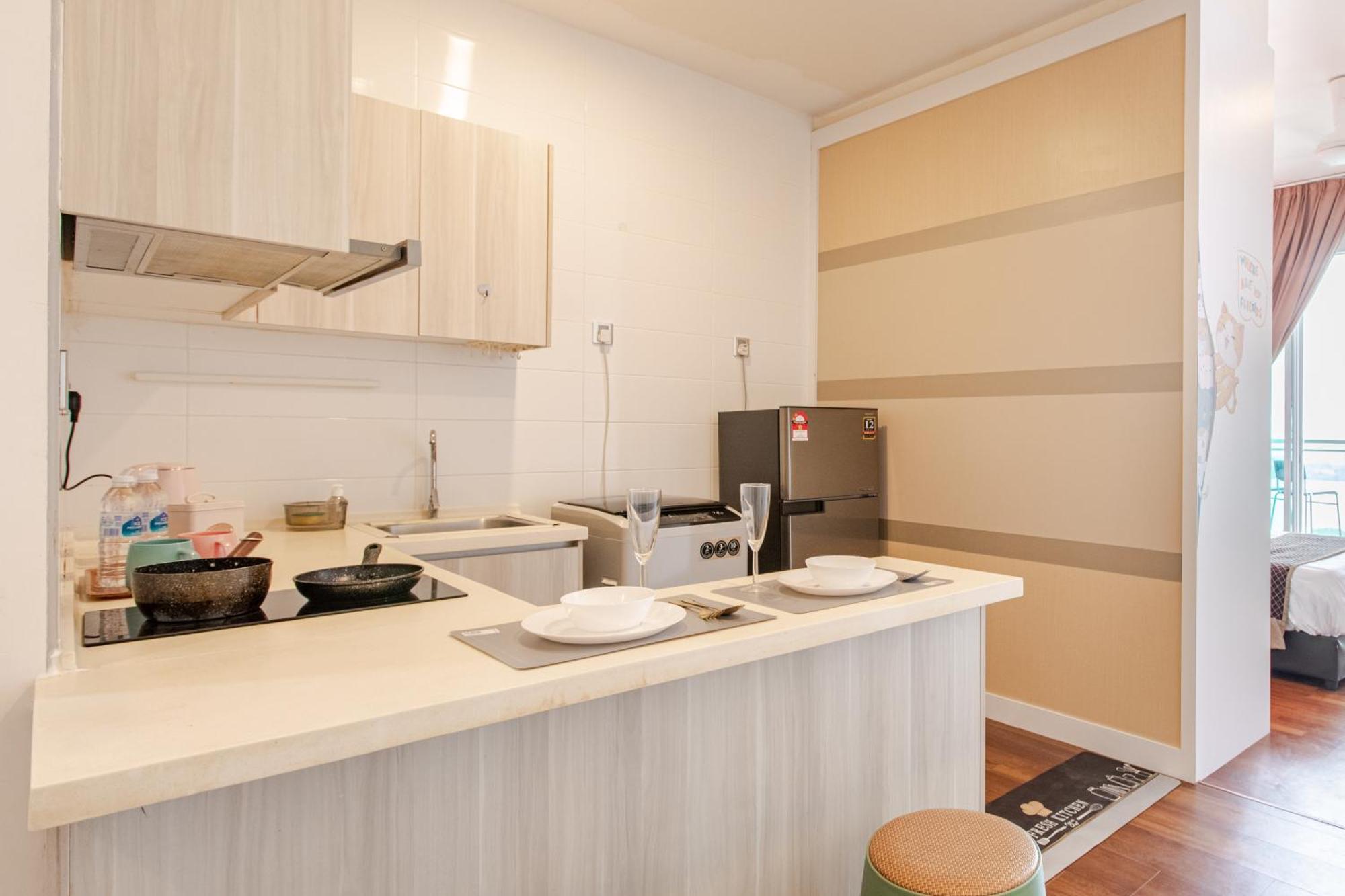 Paragon Suites Studios With Private Jacuzzi Near Ciq Rts Джохор-Бару Экстерьер фото
