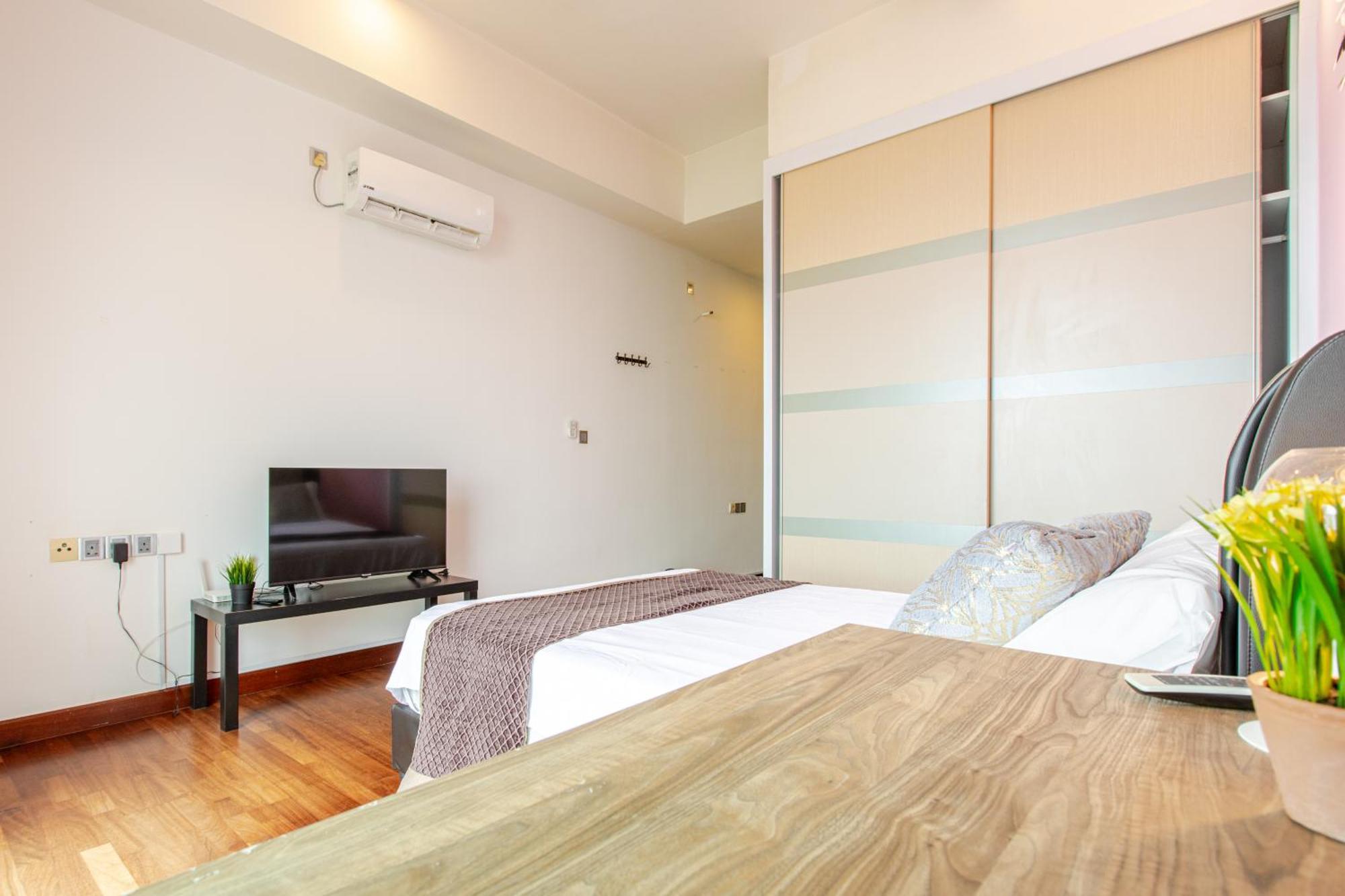 Paragon Suites Studios With Private Jacuzzi Near Ciq Rts Джохор-Бару Экстерьер фото