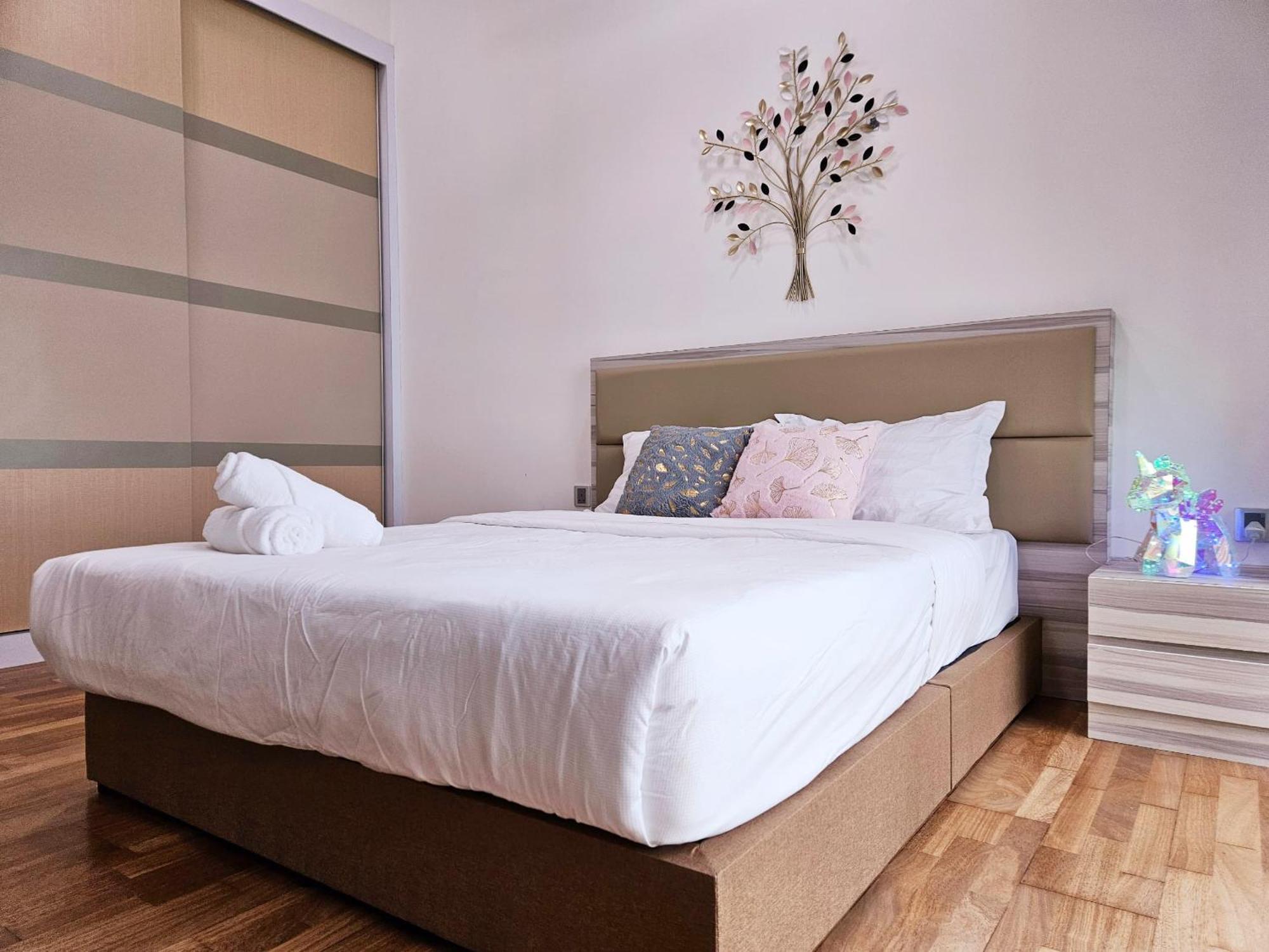 Paragon Suites Studios With Private Jacuzzi Near Ciq Rts Джохор-Бару Экстерьер фото