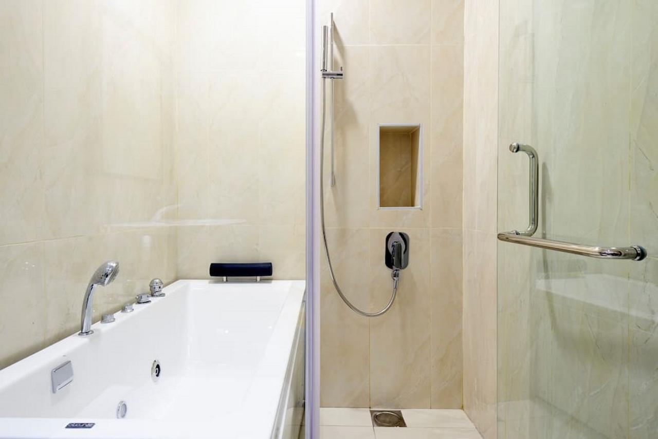 Paragon Suites Studios With Private Jacuzzi Near Ciq Rts Джохор-Бару Экстерьер фото